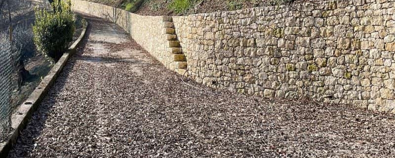 muro a secco a MIlano stradina